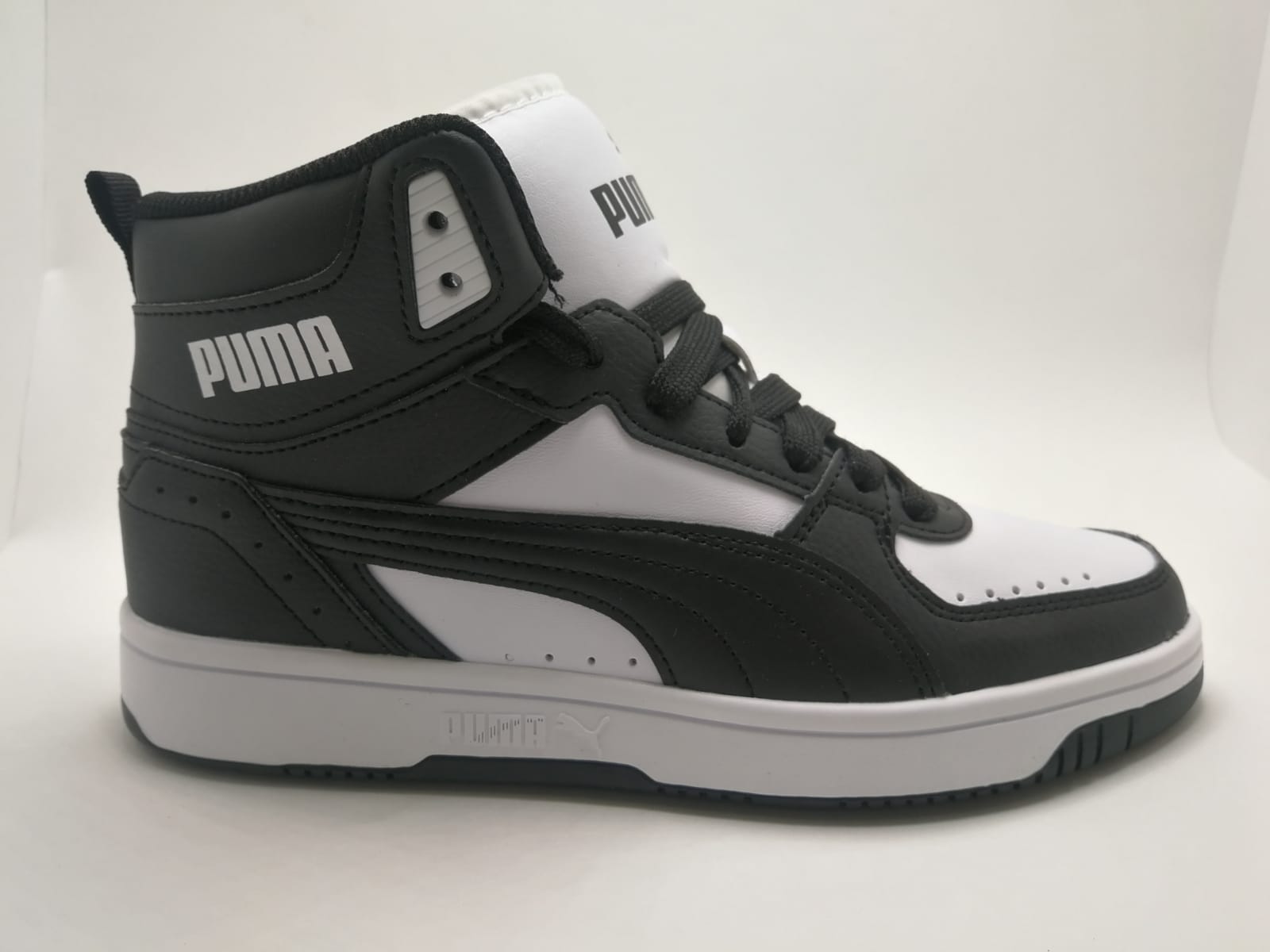 bota PUMA blanco y negro