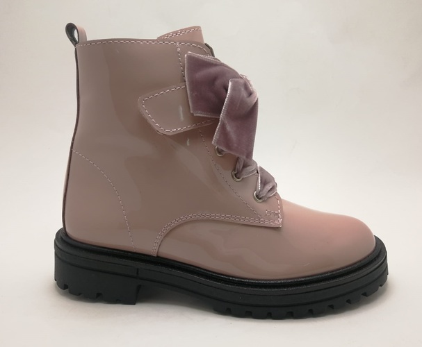 Bota LANDOS charol rosa LAZO