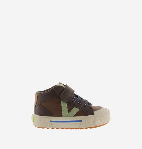 Bota VICTORIA con 1 velcro y puntera de goma en color marrón