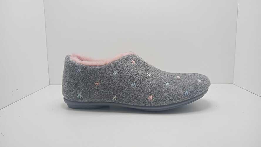 Zapatilla de casa GARZÓN en gris con estrellas
